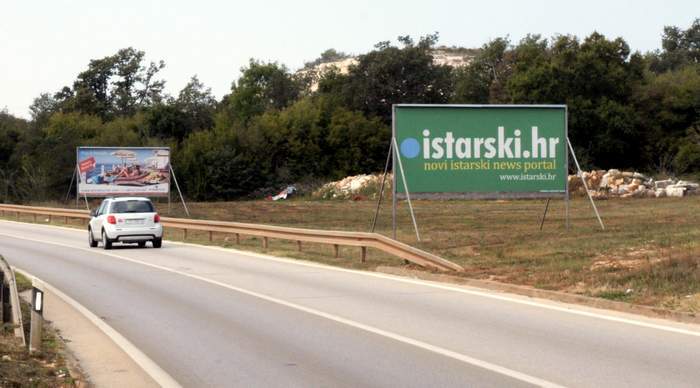 Jumbo plakat na ulazu u Rovinj.