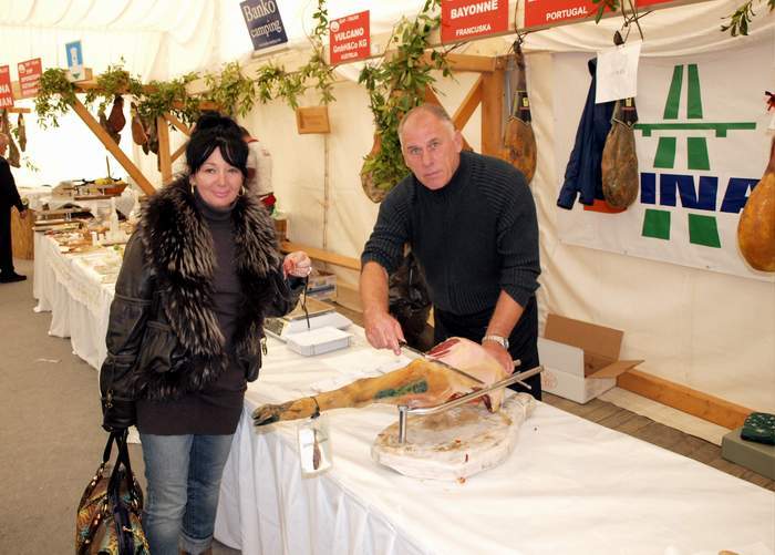 Eleonora Vlačić i Drago Zandel s najskupljim pršutom - Jamon Iberico za 1.000 kn/kg   